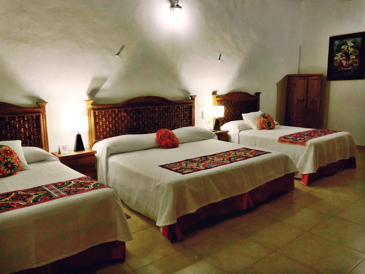 Hotel Real Colonial Valladolid  Bagian luar foto