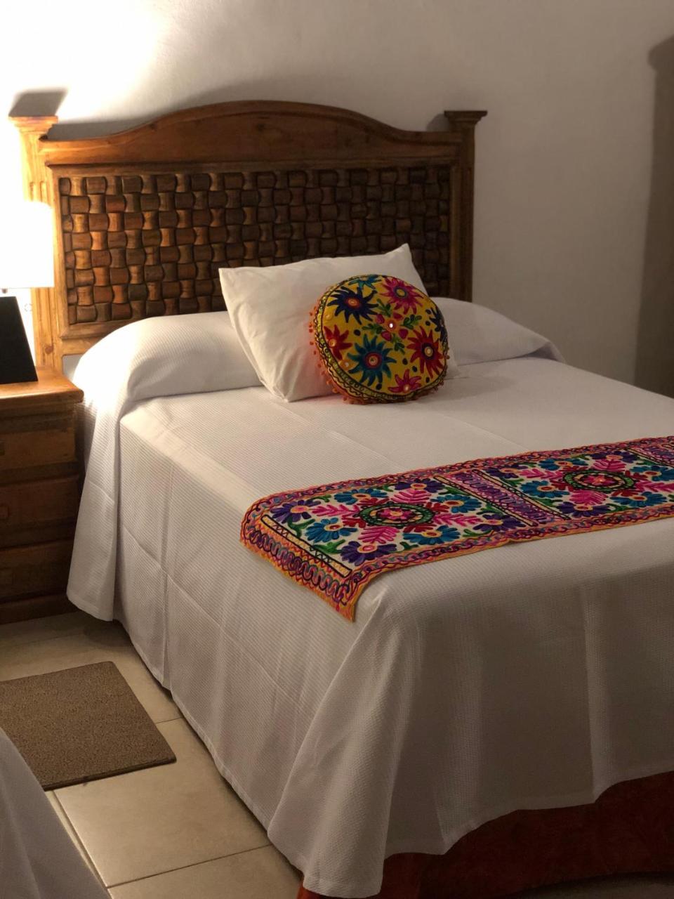 Hotel Real Colonial Valladolid  Bagian luar foto