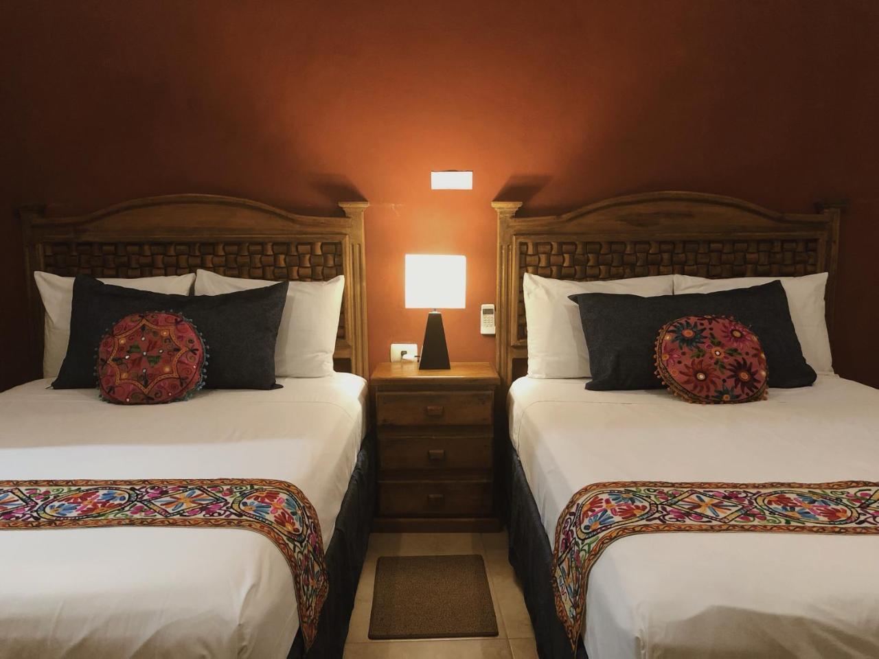 Hotel Real Colonial Valladolid  Bagian luar foto