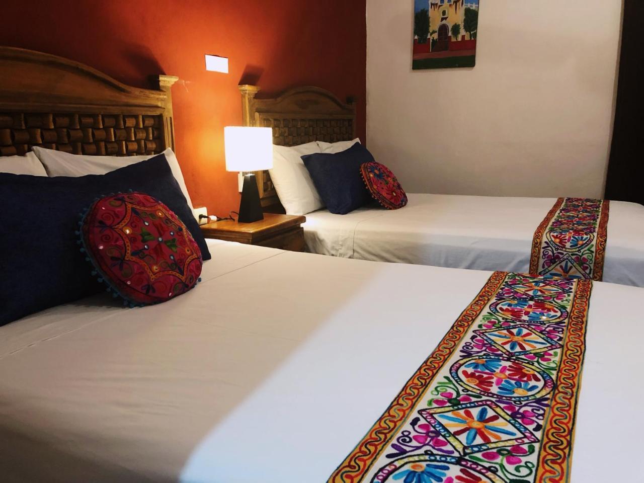 Hotel Real Colonial Valladolid  Bagian luar foto