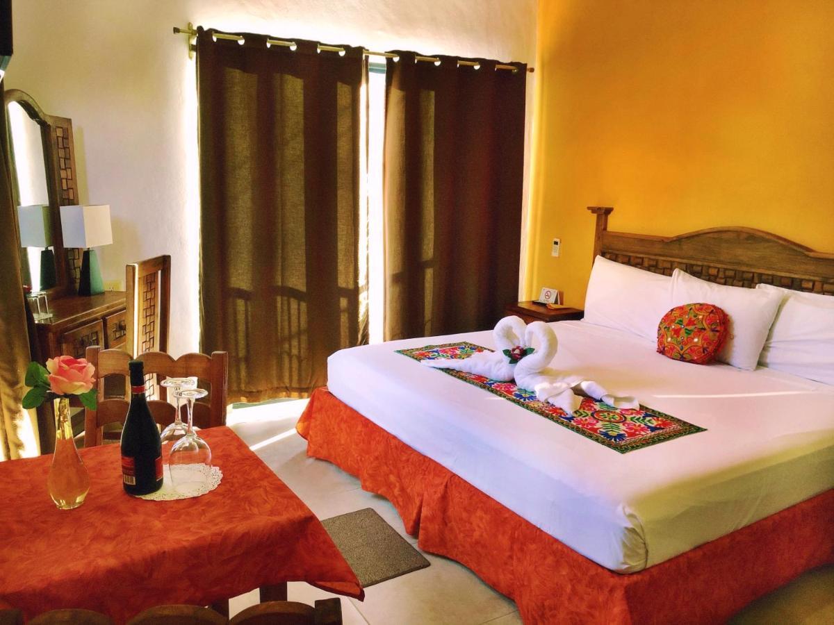 Hotel Real Colonial Valladolid  Bagian luar foto