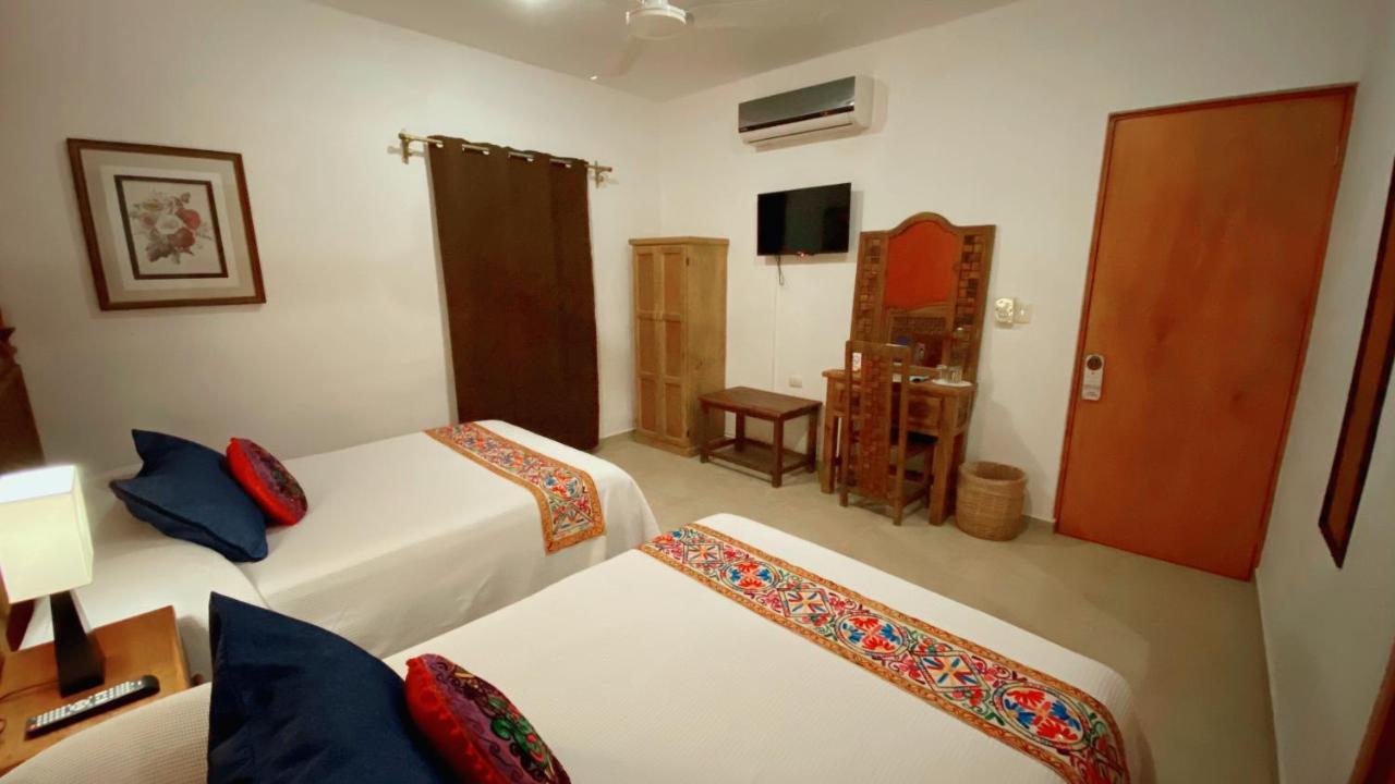 Hotel Real Colonial Valladolid  Bagian luar foto