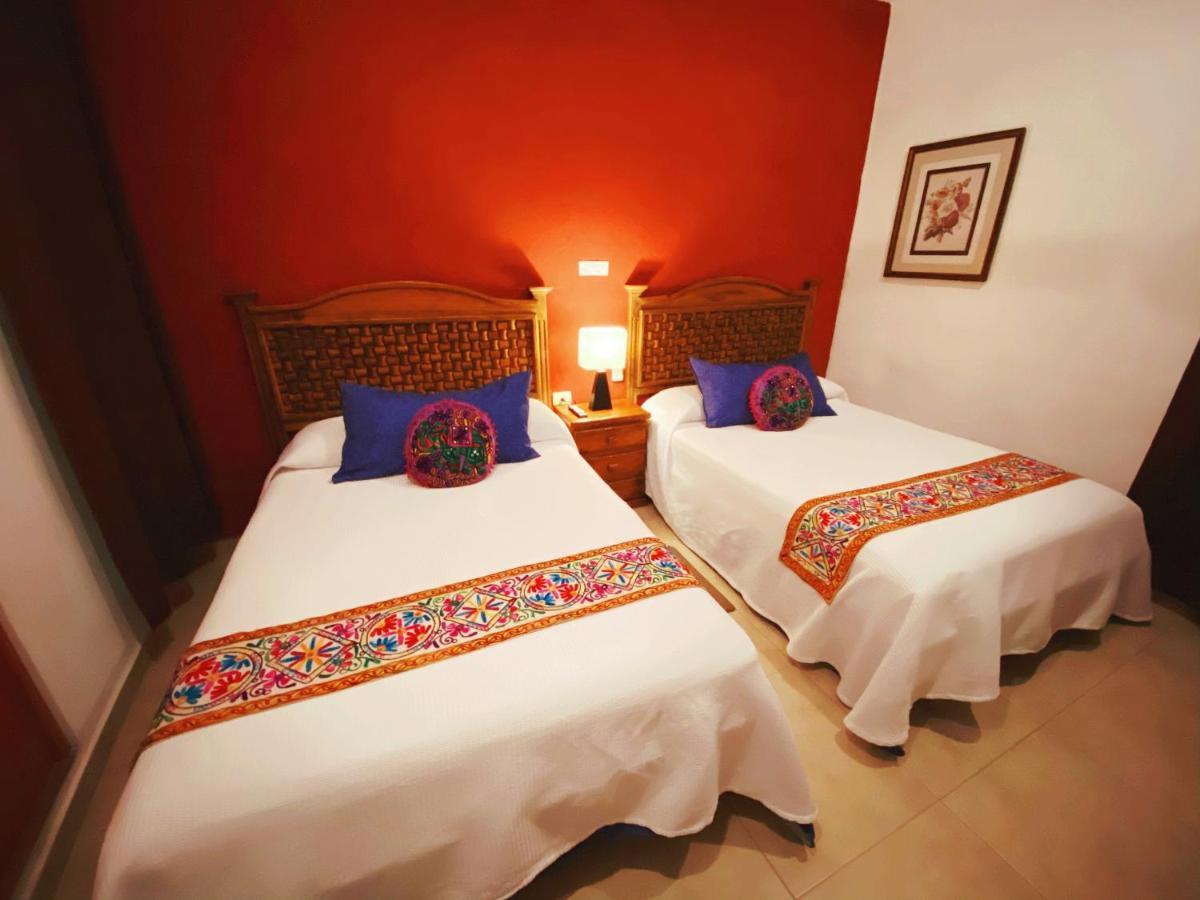 Hotel Real Colonial Valladolid  Bagian luar foto